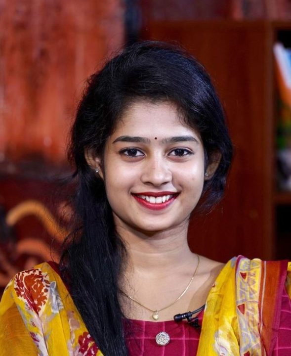 டெலிபோன் மணி போல் சிரிப்பவள் இவளா..... அழகில் பட்டையை கிளப்பும் ஜனனி 2