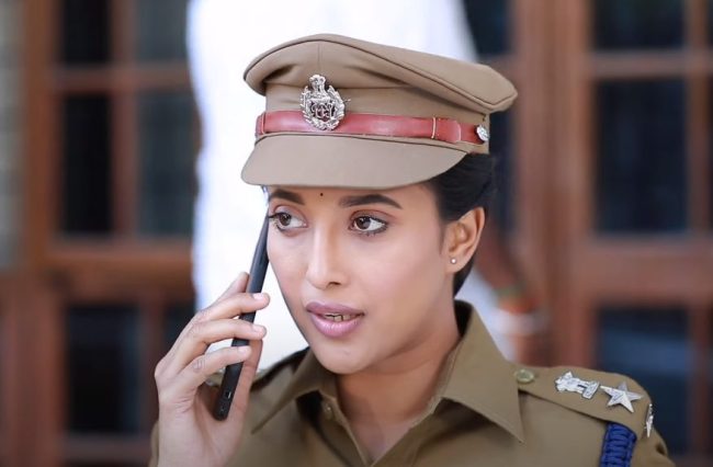 அவசர வேலையில் நிற்கும் சந்தியா.. சந்தியா கோவிலுக்கு வரலைனா நான் மனுஷியாவே இருக்க மாட்டேன் செம்ம கடுப்பில் சிவகாமி -ராஜா ராணி 2 2
